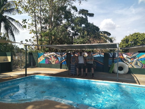 Palm Court Budget Motel Hostel/Backpackers - Mackay Tourism 1