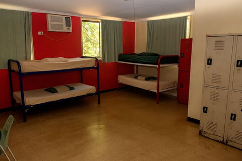 Palm Court Budget Motel Hostel/Backpackers - Mackay Tourism 4