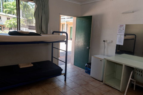 Palm Court Budget Motel Hostel/Backpackers - Mackay Tourism 2