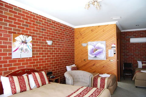The Elms Motor Inn - Mackay Tourism 3
