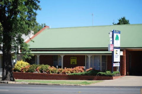 The Elms Motor Inn - Mackay Tourism 0