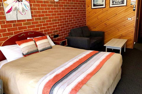 The Elms Motor Inn - Mackay Tourism 1