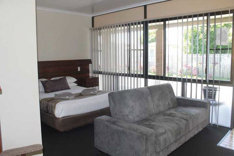 Sarina Motor Inn - Mackay Tourism 7