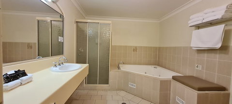 Golf Links Motel - Mackay Tourism 6