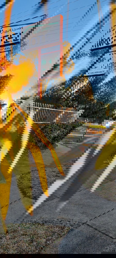 Golf Links Motel - Mackay Tourism 1