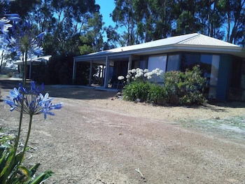 Cosy Corner Chalets - Mackay Tourism 0