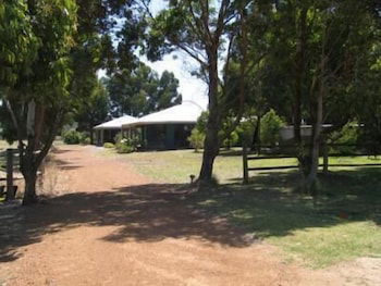 Cosy Corner Chalets - Mackay Tourism 4