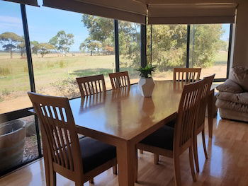 Cosy Corner Chalets - Mackay Tourism 6