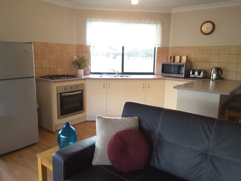 Cosy Corner Chalets - Mackay Tourism 2