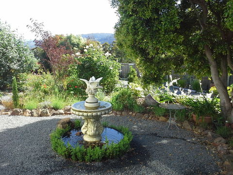 Hillside Bed & Breakfast - Mackay Tourism 5