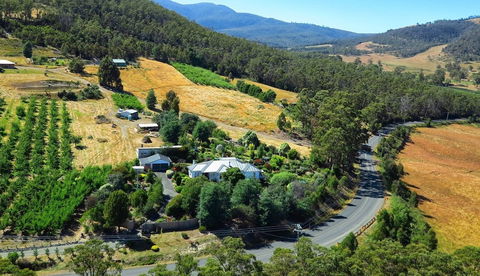 Hillside Bed & Breakfast - Mackay Tourism 0