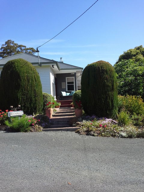 Hillside Bed & Breakfast - Mackay Tourism 1