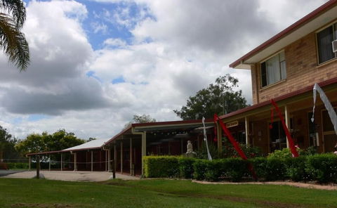 Copper Country Motor Inn & Restaurant - Mackay Tourism 1