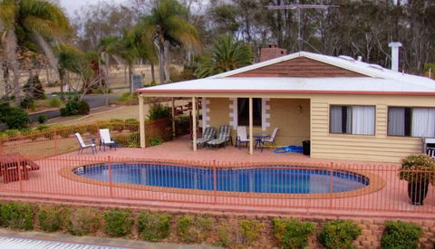 Copper Country Motor Inn & Restaurant - Mackay Tourism 2