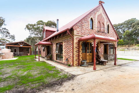 Chianti Cottages - Mackay Tourism 4