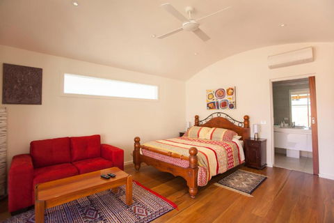 Chianti Cottages - Mackay Tourism 5