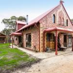 Chianti Cottages - Mackay Tourism 0