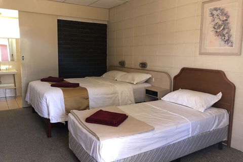 Inland Oasis Motel - Mackay Tourism 3