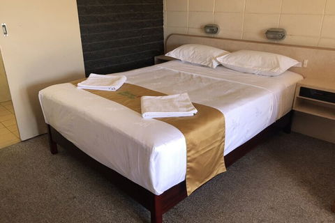 Inland Oasis Motel - Mackay Tourism 5