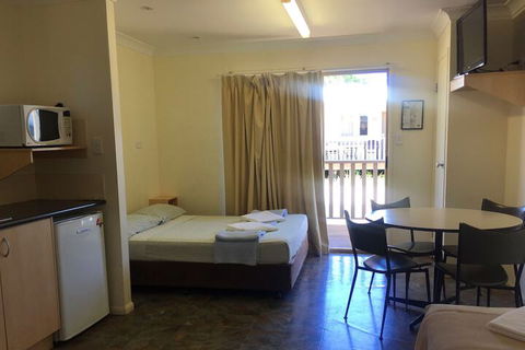 Inland Oasis Motel - Mackay Tourism 4