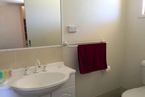 Inland Oasis Motel - Mackay Tourism 7