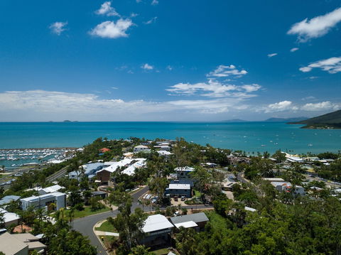 Waves - Mackay Tourism 5