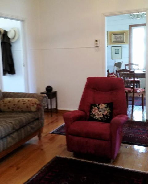 C & As Cottage - Mackay Tourism 1