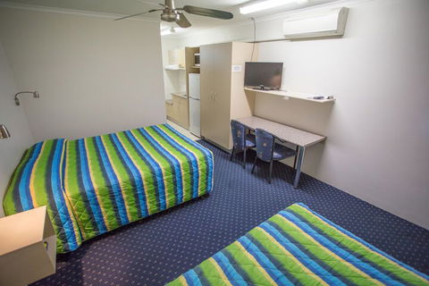 Fourth Avenue Motor Inn - Mackay Tourism 5