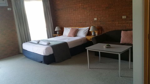 Bridge Motor Inn - Mackay Tourism 6
