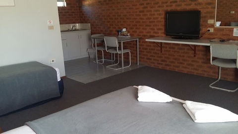 Bridge Motor Inn - Mackay Tourism 4
