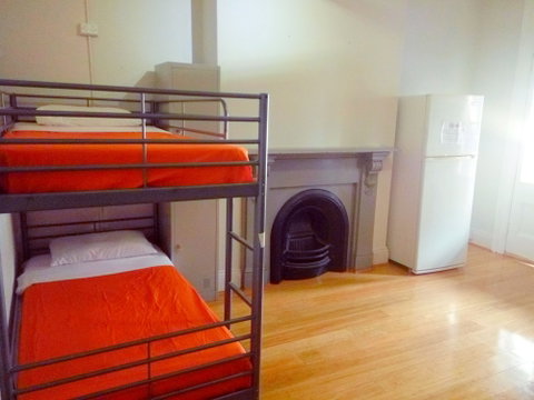 Asylum Sydney Backpackers Hostel - Mackay Tourism 1