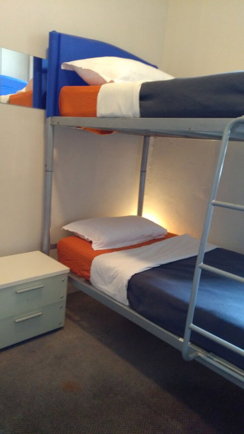 Asylum Sydney Backpackers Hostel - Mackay Tourism 3