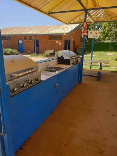 Newell Hwy Caravan Park - Mackay Tourism 5
