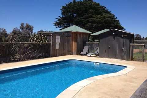 Neerim Country Cottages - Mackay Tourism 4