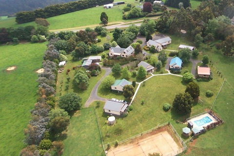 Neerim Country Cottages - Mackay Tourism 1