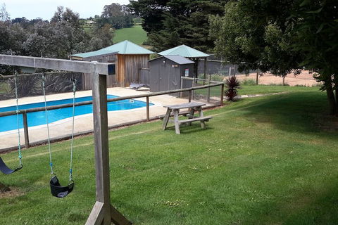 Neerim Country Cottages - Mackay Tourism 3