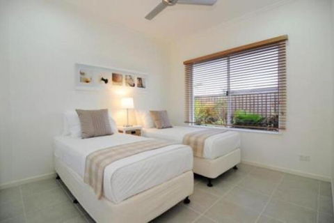 4 Cascade House Luxury Holiday Home - Mackay Tourism 6