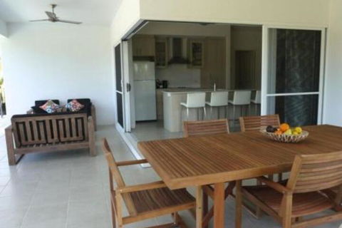 4 Cascade House Luxury Holiday Home - Mackay Tourism 5