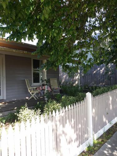 Cream Cottage - Mackay Tourism 1