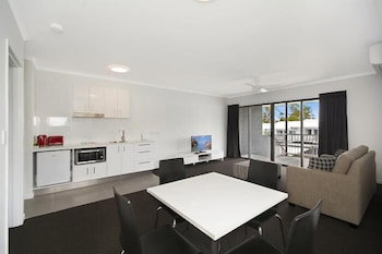 Cooroy Luxury Motel Apartments Noosa - Mackay Tourism 4