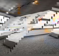 Nightcap at Chester Hill Hotel - Mackay Tourism