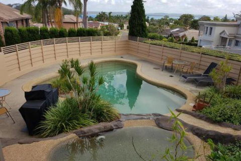 Corlette Poolside Getaway - Mackay Tourism 3