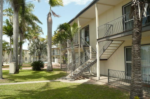 Ocean Breeze Units - Mackay Tourism 0