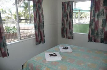 Ocean Breeze Units - Mackay Tourism 6