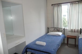 Ocean Breeze Units - Mackay Tourism 4