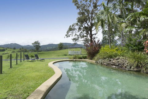 Hillcrest Mountain View Retreat - Mackay Tourism 1
