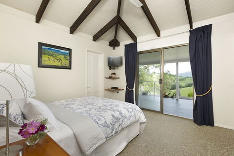 Hillcrest Mountain View Retreat - Mackay Tourism 3