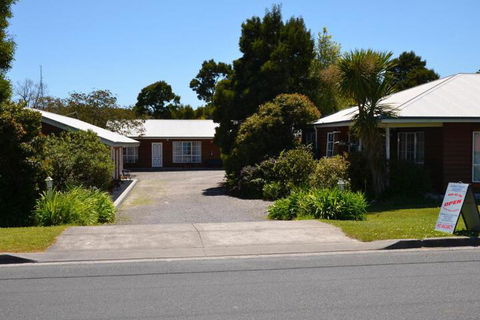 Castaway Holiday Apartments - Mackay Tourism 4