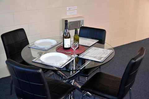 Castaway Holiday Apartments - Mackay Tourism 3