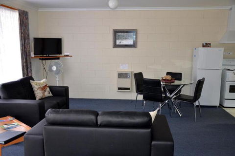 Castaway Holiday Apartments - Mackay Tourism 7